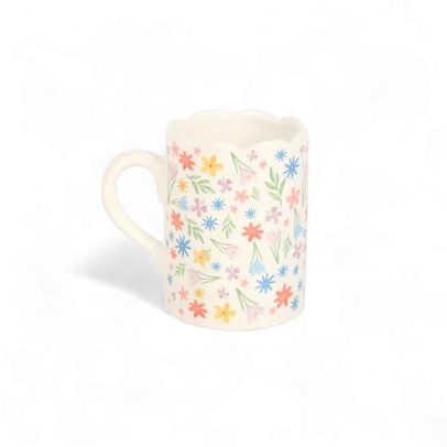 Tazza con bordo sagomato a forma di petali.