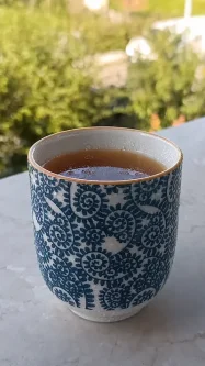 Tazza con infuso freddo, fatto con metodo cold brew